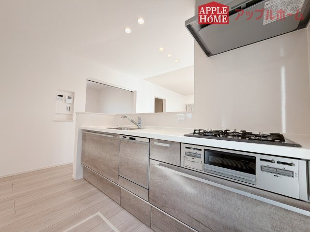 [新築住宅] 羽生市砂山 第1期 全20区画のキッチン|見栄えもよくお手入れもスムーズに出来ます。豊富な収納力もございますので、キッチンスペースをスッキリとお使い頂けそうです。