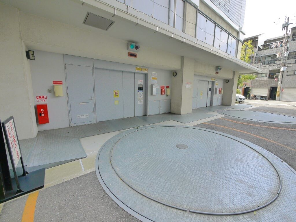 パークタワー大阪中之島フロントの駐車場