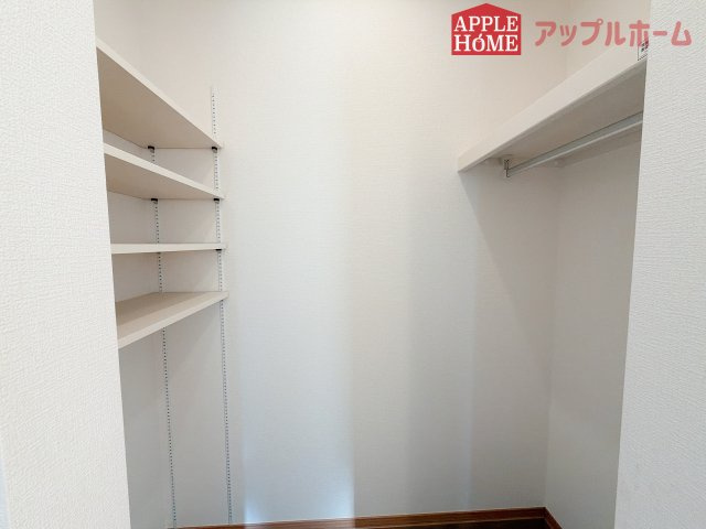 [新築住宅] 羽生市砂山 第1期 全20区画の収納|明るく清潔感のある玄関でお客様を迎えるスペースをパッと明るい印象に！大容量の収納力で大家族の履物もすっきり収納できます♪