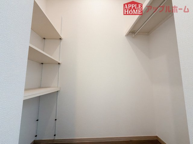 [新築住宅] 羽生市砂山 第1期 全20区画の収納|明るく清潔感のある玄関でお客様を迎えるスペースをパッと明るい印象に！大容量の収納力で大家族の履物もすっきり収納できます♪