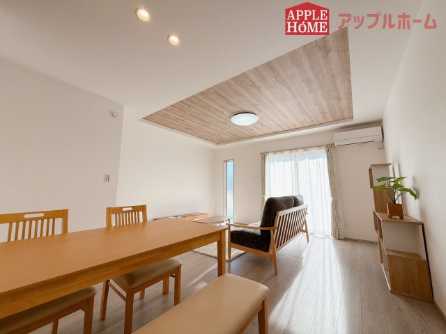 [新築住宅] 羽生市砂山 第1期 全20区画の居間・リビング|窓から差し込む光で家族を温かく包み込みます。明るいリビングで子育てする喜びを☆いつでも見学可能です！