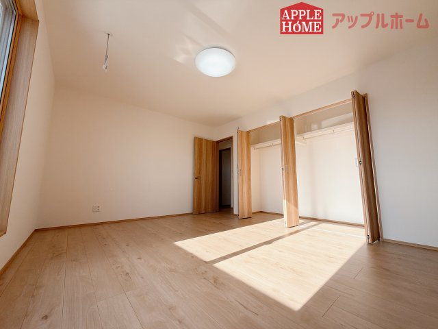 [新築住宅] 羽生市砂山 第1期 全20区画の洋室|２階居室は全室収納あり！たっぷりある収納活用でお部屋もキレイを保てます♪