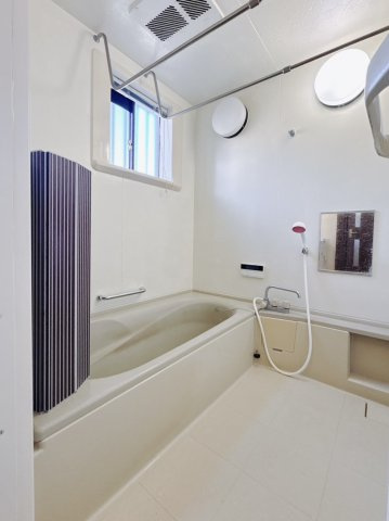 【中古戸建】足利市大沼田町の浴室|■浴室｜足を伸ばして方まで肩までゆっくりと浸かることができ、疲れた体が癒されます♪