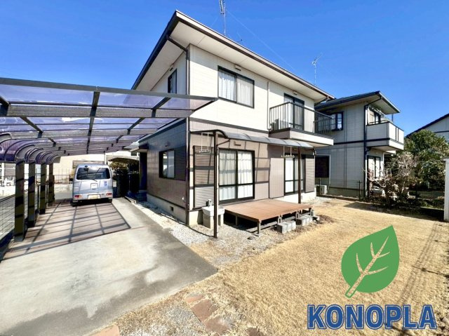 【中古戸建】足利市大沼田町の前面道路含む現地写真|■外観｜カーポート付なので雨の日も濡れることなくお買い物後もスムーズにお荷物を運べます♪