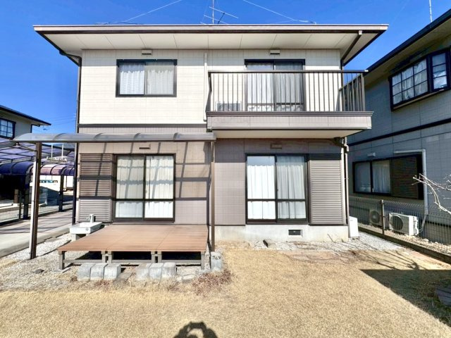 【中古戸建】足利市大沼田町のその他|■外観｜道路から離れたお庭なのでお子様が外で遊ぶ際も安心です♪リビングからお庭が見える子育て世帯にも嬉しい設計です♪