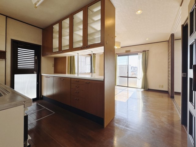 【中古戸建】足利市大沼田町のその他|■キッチン｜出来上がったお料理をお子様に運んでもらったりなど、お手伝いも楽しくしてもらえることができます♪