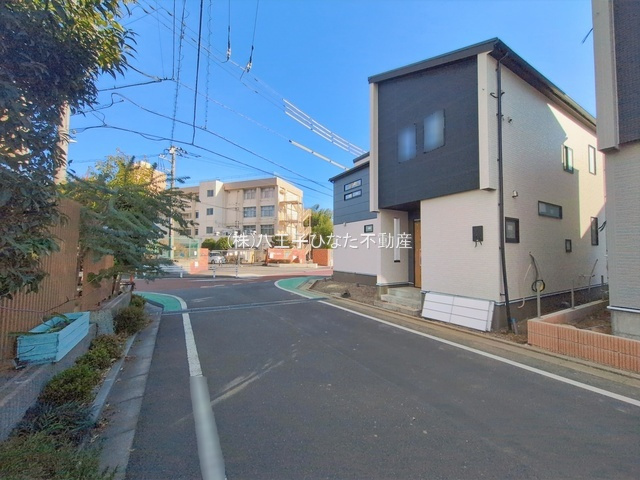 祝　成約済み　八王子市　楢原町　新築戸建ての前面道路含む現地写真|～仲介手数料無料☆八王子ひなた不動産～八王子市楢原町　新築戸建て