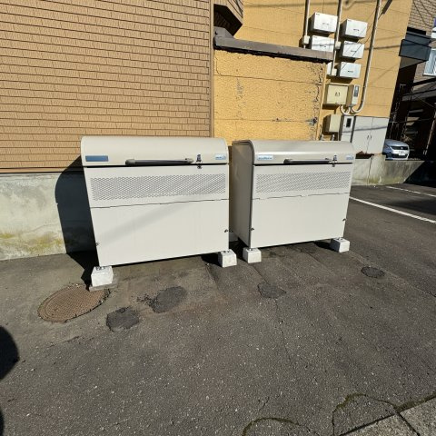 メゾンドホークの駐車場