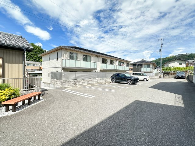 シャーメゾン ディオスファミリアの駐車場