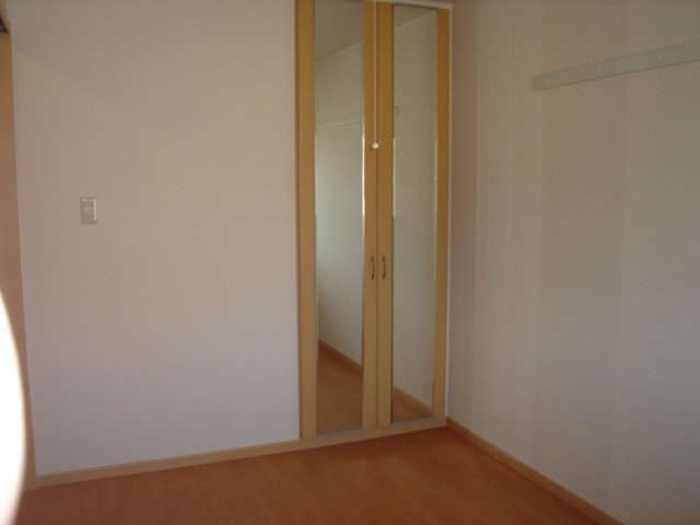 ＥＡＳＴ　１３５．２２の内装|洋室(姿鏡付き)