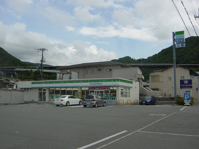 ＥＡＳＴ　１３５．２２の周辺|ファミリーマートまで2,000ｍ