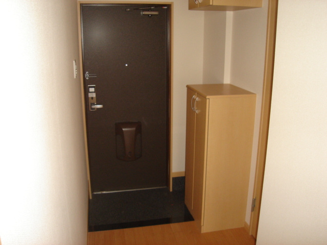 ＥＡＳＴ　１３５．２２の玄関|玄関(人感センサーライト)