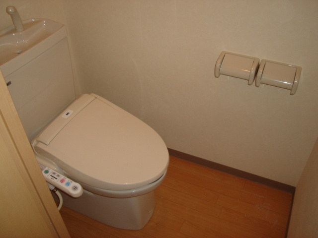 ＥＡＳＴ　１３５．２２のトイレ|ＷＣ(温水洗浄便座)