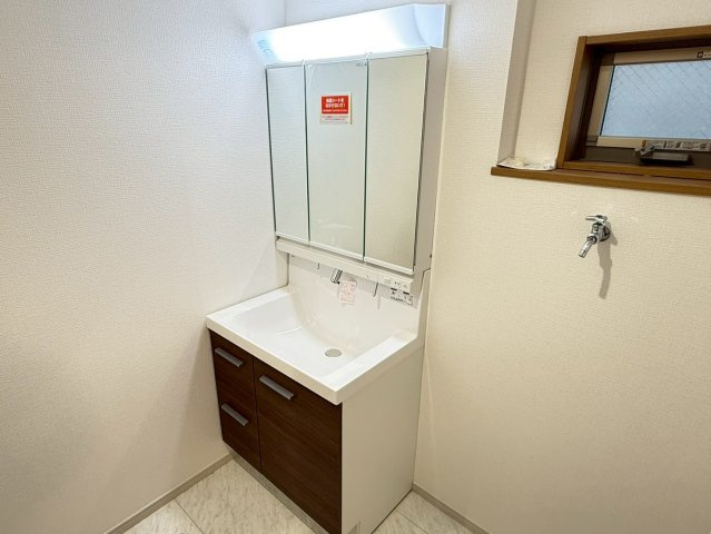 川越市南大塚4丁目　新築一戸建て　12号棟の独立洗面台|独立洗面台、朝の身支度には欠かせません