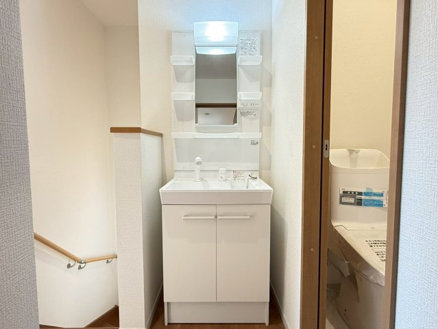 川越市南大塚4丁目　新築一戸建て　12号棟の独立洗面台|独立洗面台あり、毎朝おしゃれに忙しい女性の方におすすめです
