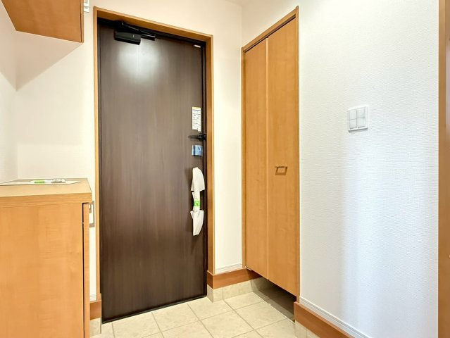 川越市南大塚4丁目　新築一戸建て　12号棟の玄関|落ち着いた玄関です