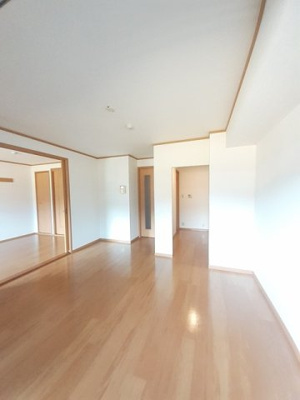 【居間・リビング】 | カーサグリーンⅡ | ゆったりとした居間です