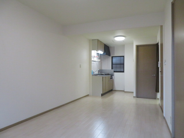 姫路市双葉町のハイツの居間・リビング