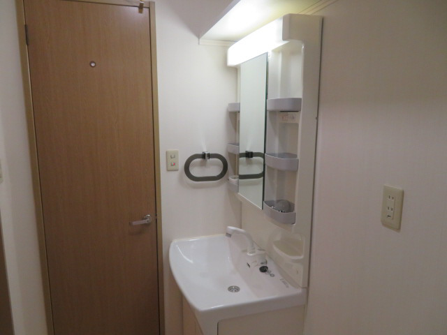 姫路市双葉町のハイツの洗面所