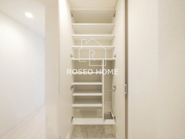 ファーストフィオーレ本町イーストⅡの収納|同マンション別部屋：参考写真