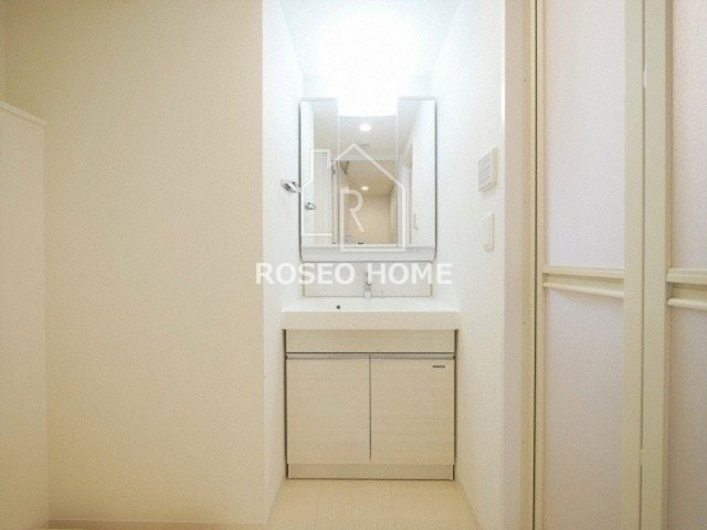 ファーストフィオーレ本町イーストⅡの洗面所|同マンション別部屋：参考写真