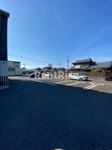 ヴィラ ウィステリアの駐車場