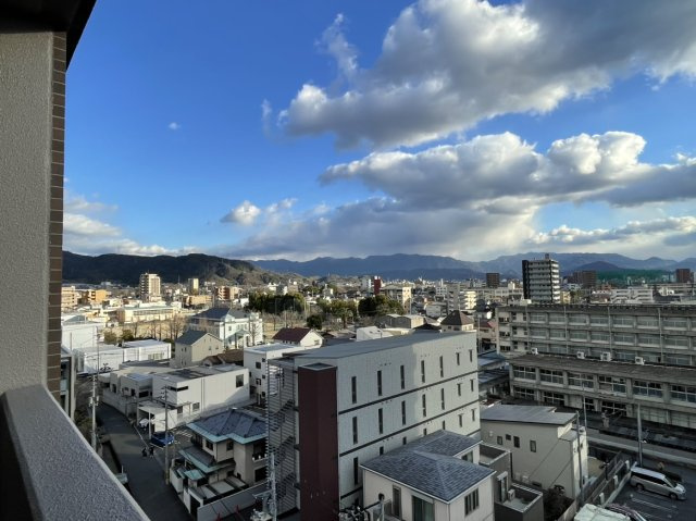 アルファガーデン持田の展望|8階部分の南側バルコニーで、陽当たり良好です。