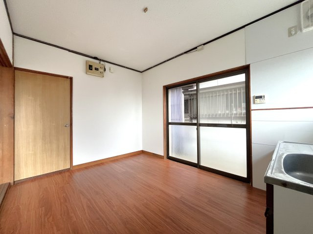 白鳥貸家の居間・リビング