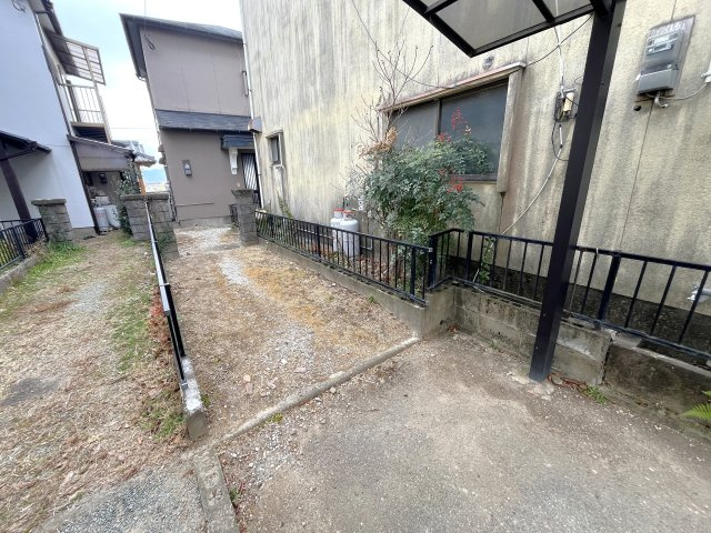 白鳥貸家の庭