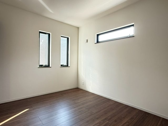 川越市南大塚4丁目　未入居一戸建て　17号棟の洋室|落ち着いた色調の洋室です