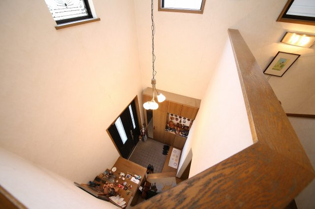 青毛１丁目中古戸建のその他|室内（玄関上の吹抜け）
