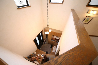 【その他】 | 青毛１丁目中古戸建 | 室内（玄関上の吹抜け）