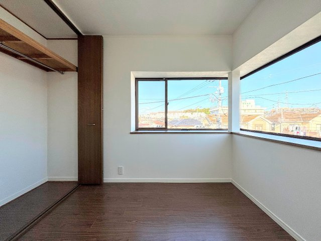 戸塚区南舞岡３丁目　中古戸建ての洋室|◆気持ちの良い風が室内へ入り込む居室。家具を配置しても広々ご利用いただけます！！
