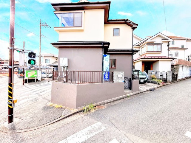 戸塚区南舞岡３丁目　中古戸建ての外観|◆一戸建てを中心とした街並みが整然と続き、周辺は高い建物が建っていないので、緑の多い閑静な趣を感じる環境です。街並みや周辺環境も重要なポイントです！！