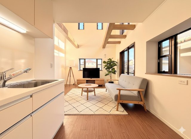 戸塚区南舞岡３丁目　中古戸建てのキッチン|◆土・日・祝日は、当社スタッフによる現地案内会を実施しております。もちろん平日のご案内も可能です。お気軽にご相談ください！！（家具はイメージです）