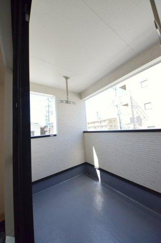 五日市中央五丁目のバルコニー|バルコニーは屋根があるので急な雨でも安心です