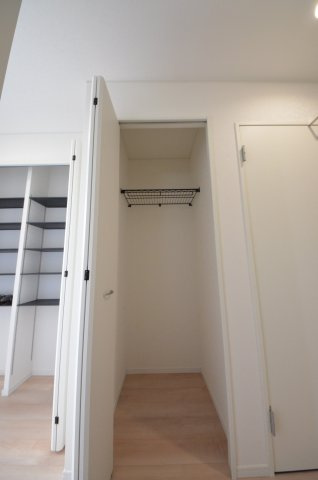 五日市中央五丁目の収納|廊下にも収納スペースがあります
