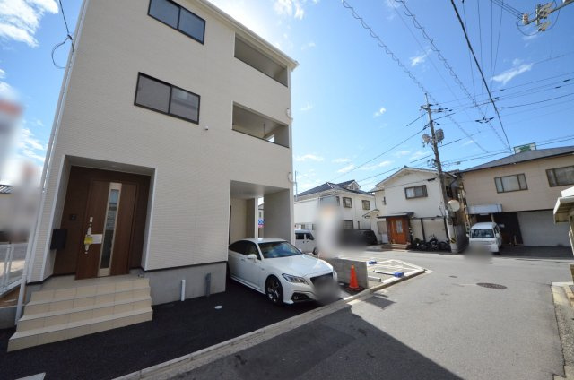 五日市中央五丁目の前面道路含む現地写真|前面道路は交通量が少なく駐車楽々です