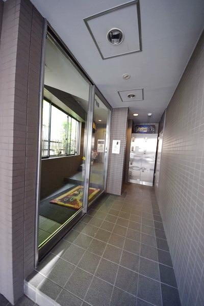 アバンダント高幡のエントランス