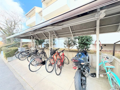 【駐輪場】 | グリーンヒル鴨志田東 | ◆住宅ローンのご相談や周辺環境のご案内も含め、ローンに詳しい、地元に詳しいスタッフがお出迎えさせていただきます。お気軽にご相談ください。