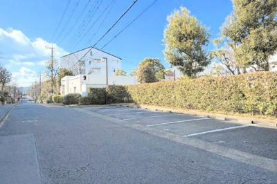 【駐車場】 | グリーンヒル鴨志田東 | ◆ゆったりとした駐車スペースを確保いたしました♪自転車やバイクなど、ゆとりのある敷地で置き場所に困ることはないでしょう。