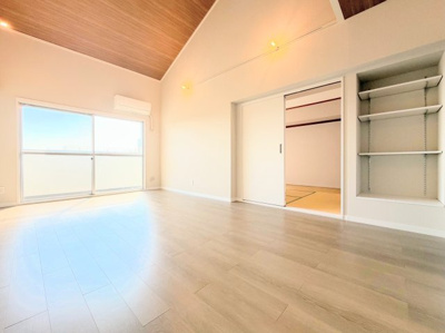 【居間・リビング】 | グリーンヒル鴨志田東 | ◆ご家族の会話がはずむ、開放的なＬＤＫです。休日はお陽さまの光をたっぷりととりこめるぽかぽかリビングで過ごしませんか？