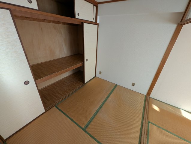 ラカーサ上野西の和室