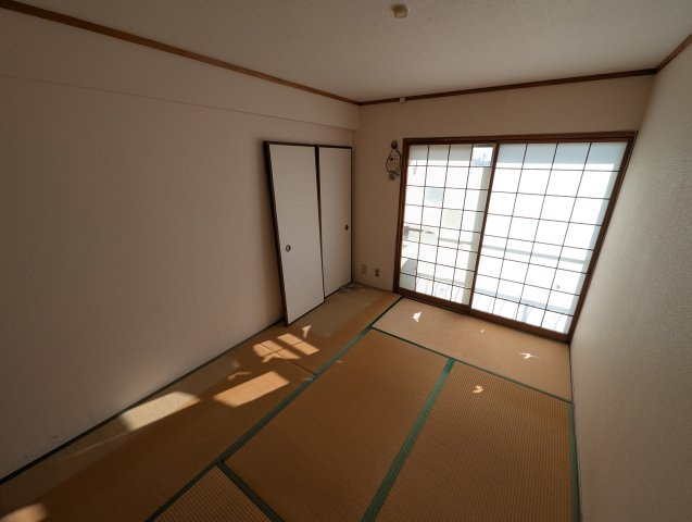 ラカーサ上野西の和室