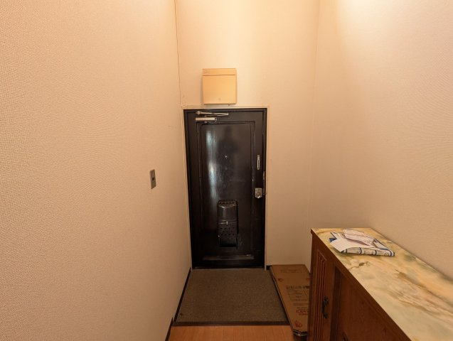 ラカーサ上野西の玄関