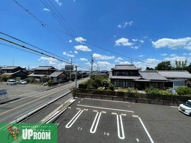 ヴィラ ウィステリアの駐車場