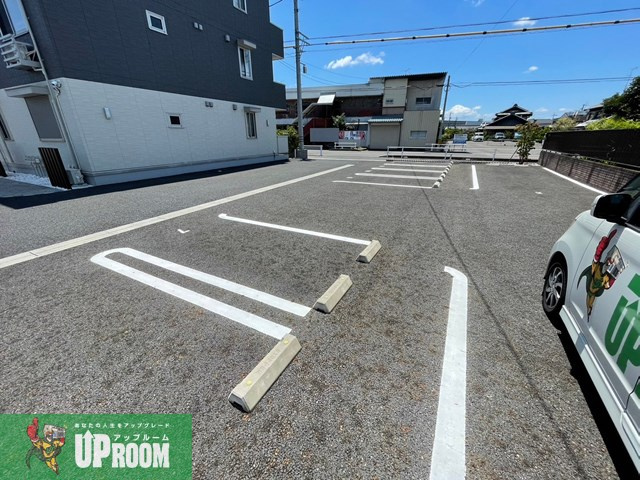 ヴィラ ウィステリアの駐車場