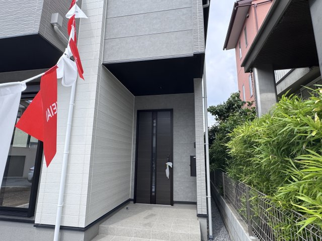 松戸市緑ヶ丘２丁目新築戸建【緑ヶ丘小学校：3分】のエントランス|エントランス・玄関ポーチ