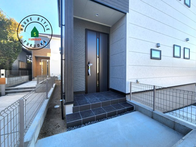 福岡市南区長住5丁目第2-3棟（1号棟）の玄関|おでかけの時も帰った時も、「我が家」を最初に感じでもらえる素敵な空間に。