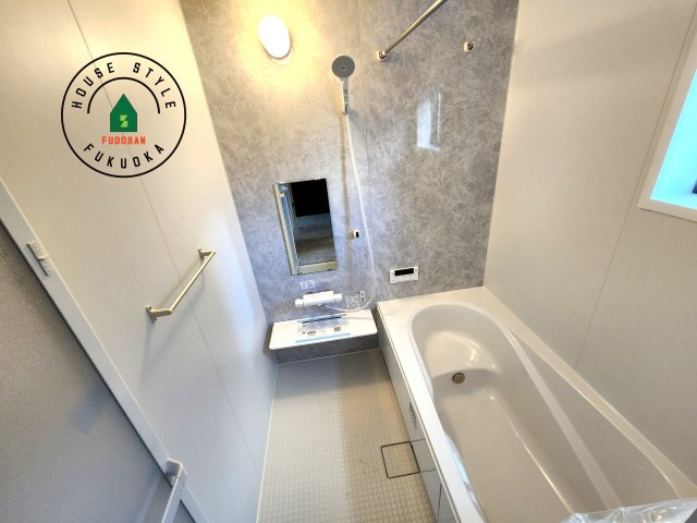福岡市南区長住5丁目第2-3棟（3号棟）の浴室|1日の疲れを癒してくれる広々バスルーム。雨の日のお洗濯にも大活躍な浴室乾燥機付です！